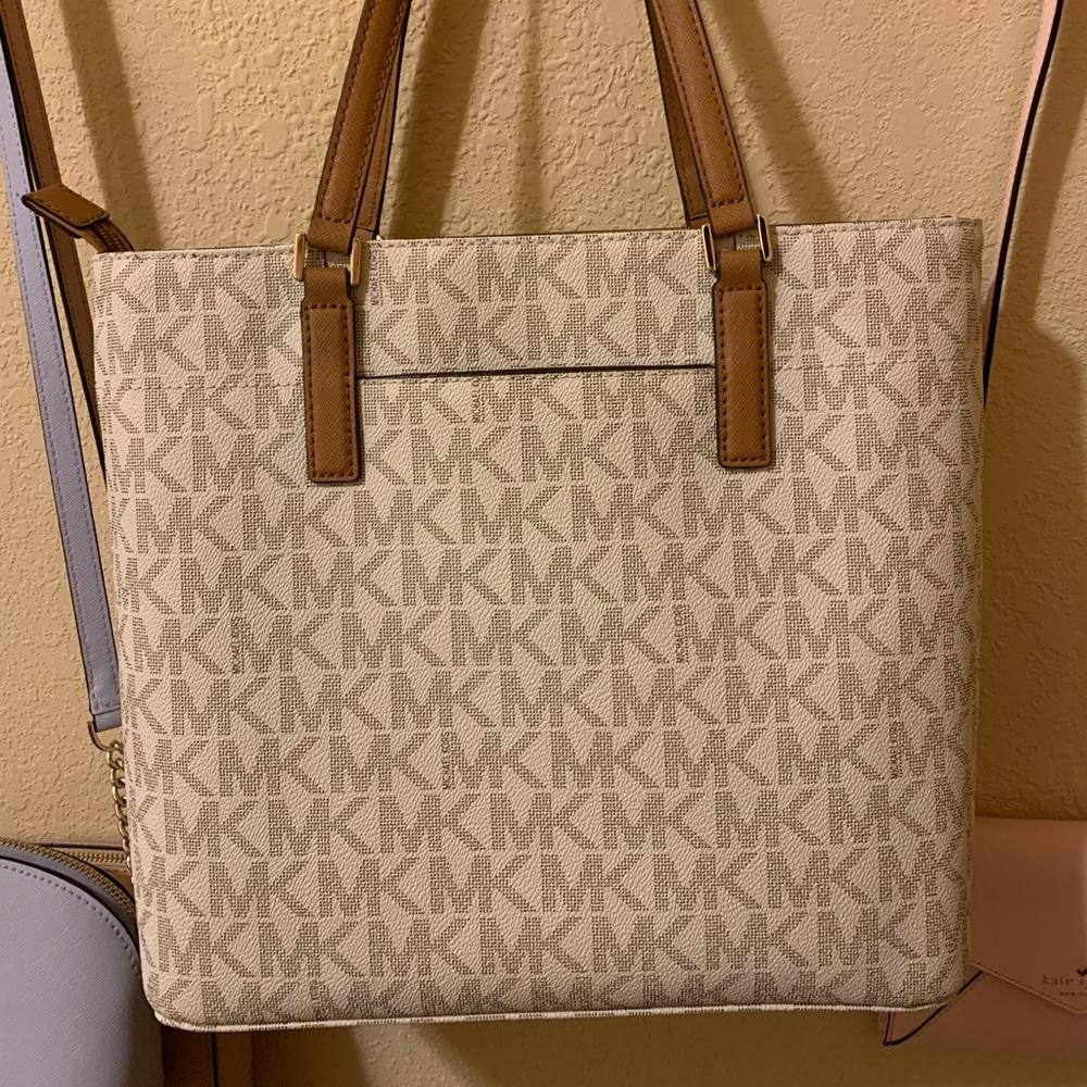 Authentic Michael Kors Morgan Tote (Vanilla) - Picture 3 of 8